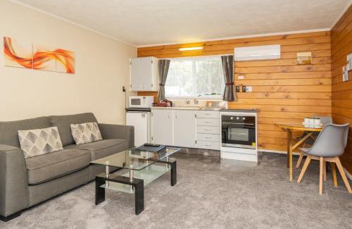 Gisborne Hotel | Tudor Park Motel Spacious with kitchens 1 minute walk to restaurant and shopping centre and Gisborne Hospital