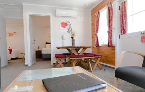 Gisborne Hotel | Tudor Park Motel Spacious with kitchens 1 minute walk to restaurant and shopping centre and Gisborne Hospital