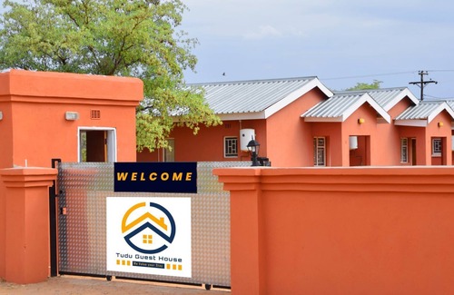 Jwaneng House | Tudu Guest House
