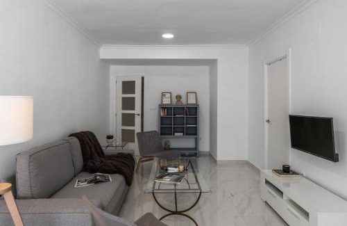 Figares Apartment | tuGuest Alhamar Apartment