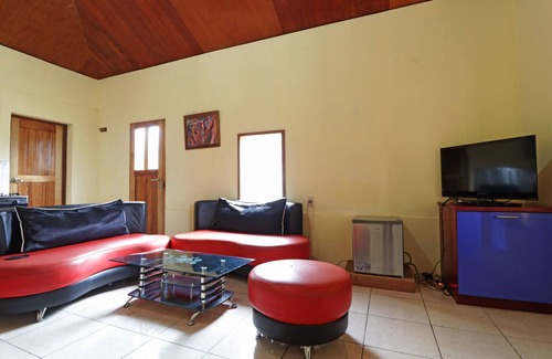 Ambarita House | Tuk Tuk Timbul Bungalows