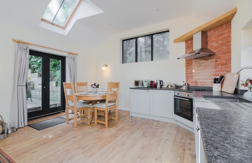 Bridge House | ★Tulip Tree Cottage★ Huge Garden+village setting+near Canterbury+dog friendly