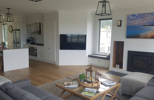 Flinders House | TULLYNEAR- Flinders Beach House