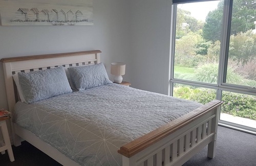 Flinders House | TULLYNEAR- Flinders Beach House