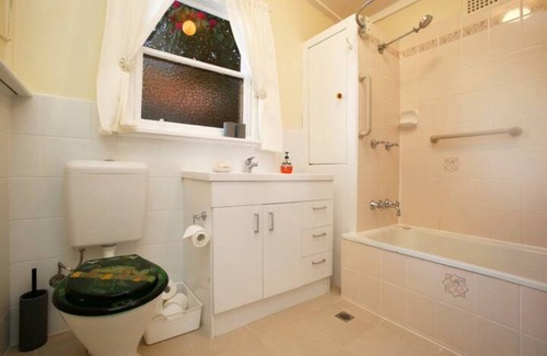 Wentworth Falls House | Tullys Hut - Walk to Hikes, Waterfalls, Views