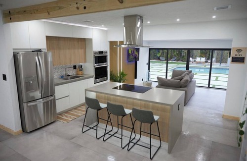 North Miami House | TULUM HOUSE MIAMI SALTWATER HEATED POOL LARGE PRIVATE BACKYARD NEAR BEACH