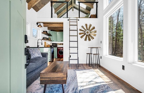 Weld Cabin | Tumbledown Tiny Home w/Hot Tub! Awesome hiking area!