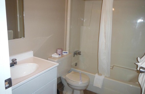 Tumbler Ridge Hotel | Tumbler Ridge Inn