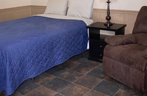 Thorntonville House | Tumbleweed Lodge