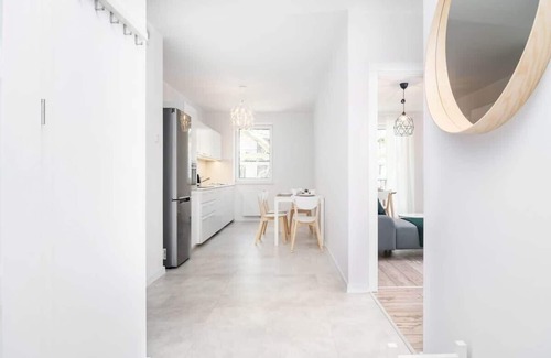 Srodmiescie Apartment | Tumskie Ogrody II 14 Wrocław | Spacious 3-Bedroom Apartment | Two Parking Spaces