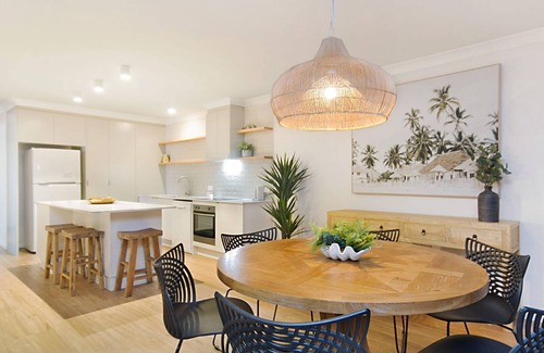 Tweed Heads Apartment | Tumut Unit 2- Easy Walk to Rainbow Bay Beach and Twin Towns Services club, Wi-Fi is included