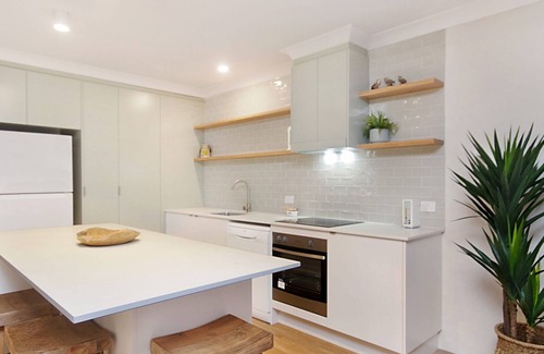 Tweed Heads Apartment | Tumut Unit 2- Easy Walk to Rainbow Bay Beach and Twin Towns Services club, Wi-Fi is included