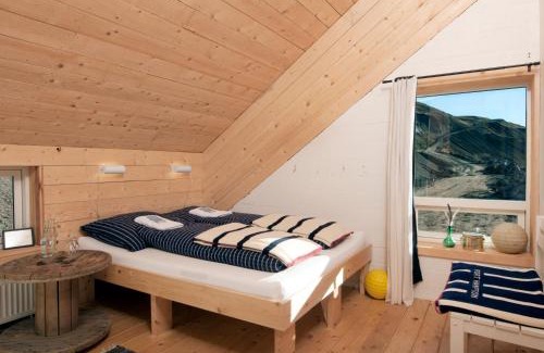 Northeastern Region Bed & Breakfast | Tungulending Guesthouse