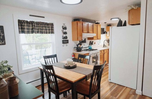 Sullivan House | Tunk Retreat- Close to lakes & hiking!