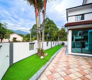 Kampung Aman House | Tupai Mas Semi-D by LOUIS