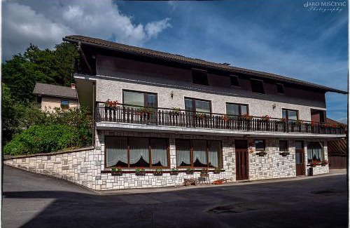Kranj Apartment | Turistična kmetija Markun