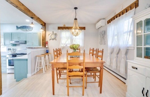 Hampton House | Turquoise Cottage - Indoor Pool,Hot Tub,Bring Your Pup,Short Walk to North Beach