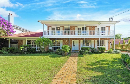 Turramurra House | Turramurra Spacious 6Br House close to Train/Parks