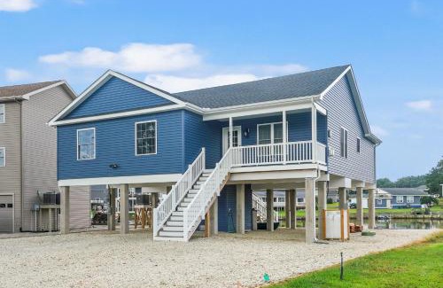 Captain's Cove House | Turtle Bay - Waterfront & a screened porch!