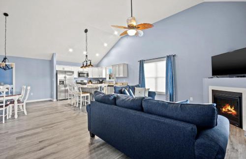 Captain's Cove House | Turtle Bay - Waterfront & a screened porch!