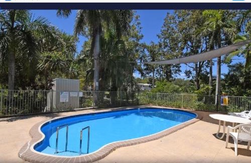 Urangan Apartment | Turtle Cove Lake Front Cabin 300m To Beach