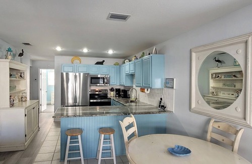 Port St. Joe Condo | Turtle Crawl = Gulf View! 75 steps to beach! Dog-friendly. Beach chairs +more.