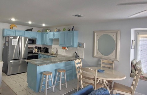 Port St. Joe Condo | Turtle Crawl = Gulf View! 75 steps to beach! Dog-friendly. Beach chairs +more.