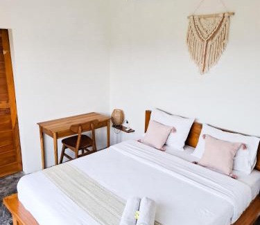 Mendoyo House | Turtle House Surf & Stay