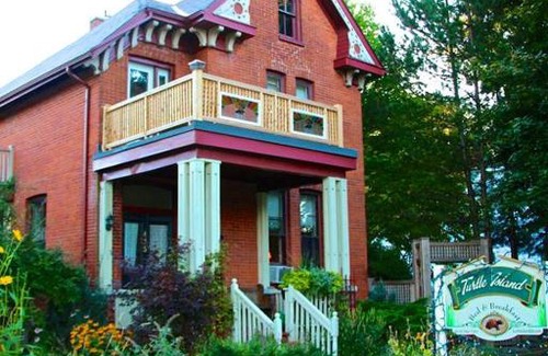 Gananoque Bed & Breakfast | Turtle Island Bed and Breakfast