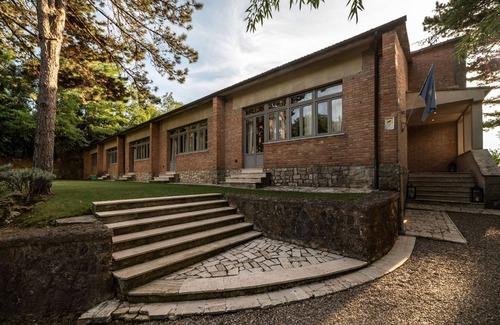 San Casciano dei Bagni Villa | Tus021 - House with views over the valley, Tuscany