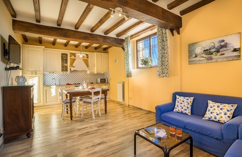 San Macario In Monte Cottage | TUSCAN COTTAGE WITH PRIVATE GARDEN AND PANORAMIC POOL. 1 KM WALK TO THE VILLAGE.