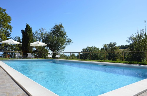 Sarteano Villa | Tuscan farmhouse ideal for vacations with family and friends, private fenced pool