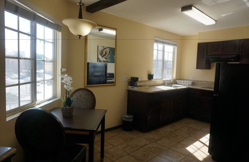 Pico-Union Hotel | Tuscan Garden Inn