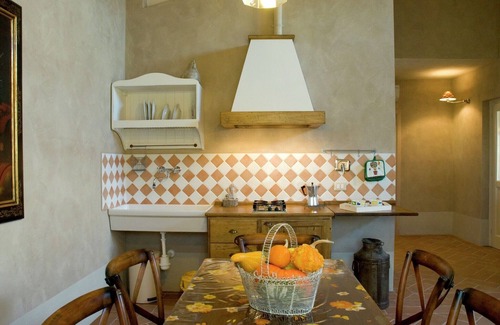 Braccagni House | Tuscan Stay w/Jacuzzi
