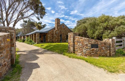 St. Andrews Beach House | Tuscan style ocean beach escape on the Peninsula only 400m to beach
