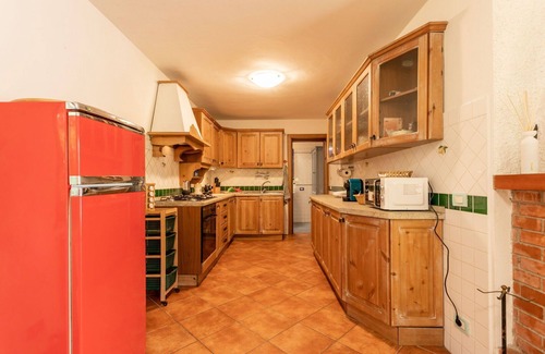 Avaglio Villa | Tuscany Chalet, 4 Br House With Parking By Halldis