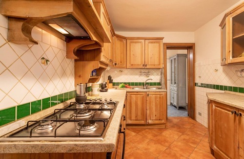 Avaglio Villa | Tuscany Chalet, 4 Br House With Parking By Halldis