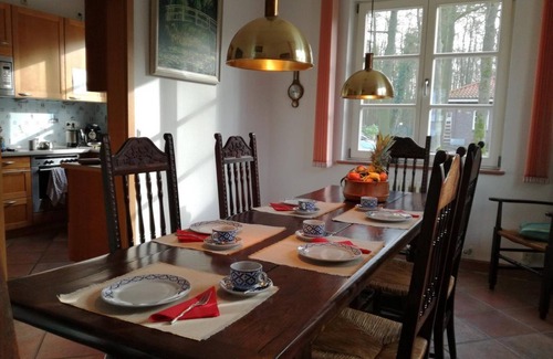 Aschhauserfeld Apartment | "Tuschenahner Huus" - holiday home with jetty, shower and bath, WC