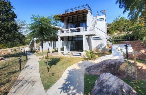 Sikhio Resort | Twelve Oclock Resort