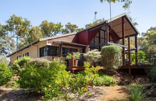 Quindalup House | Twilight Ridge - Situated on 2 acres of pristine bushland, Twilight Ridge offers both privacy and space