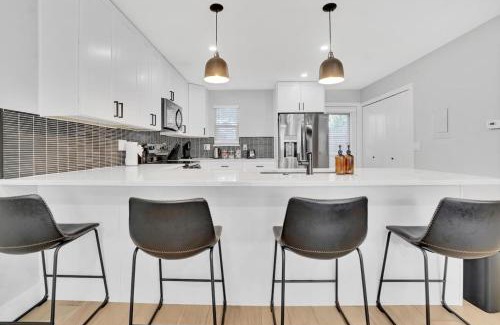 Scenic Heights House | Twin Abodes Two Units One Group Getaway