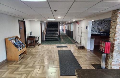 Mounds View Hotel | Twin Cities Inn, Mounds View