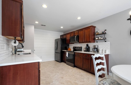 Spring Hill House | Twin Feather 6004 - Sleeps 8