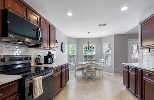 Spring Hill House | Twin Feather 6004 - Sleeps 8
