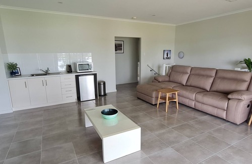 Seymour House | TWIN GUMS - EXCLUSIVE RIVERFRONT PROPERTY - TAILEM BEND