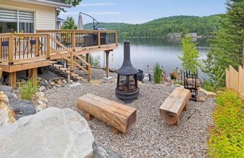 Val-des-Monts House | Twin Lake Retreat - Hot Tub & Private Beach