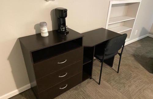 Leitchfield Hotel | Twin Lakes Creamery, Grill & Inn