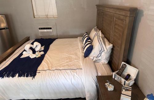 Bayview Manor Hotel | Twin Palms Motel