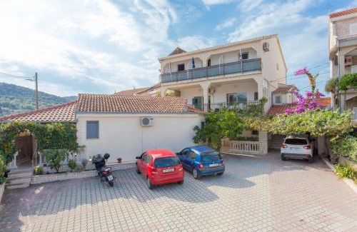 Marina House | Twin Room Marina 5953a