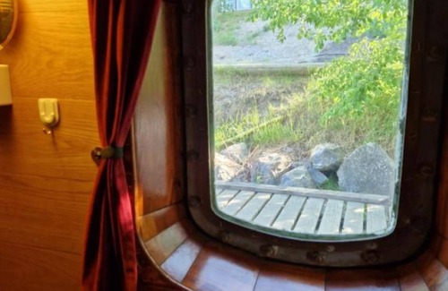 Centrala Sodertalje Boat Rental | Twin Room with Lake View Yacht 2